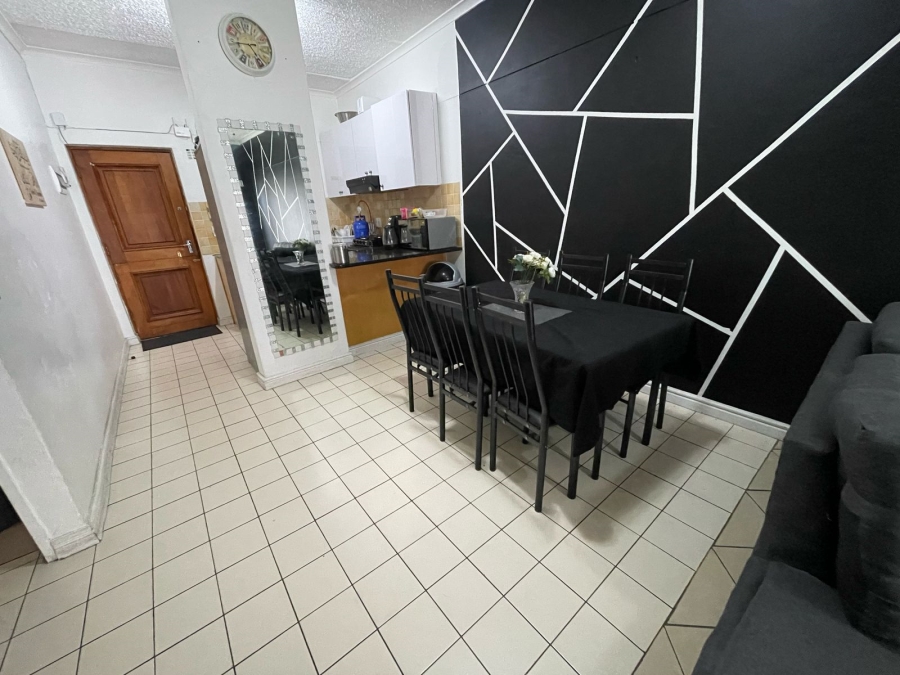 To Let 2 Bedroom Property for Rent in Athlone Western Cape